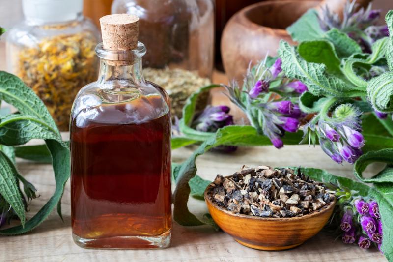 Comfrey Tincture and Herb