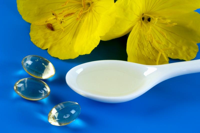 Spoon and capsules of evening primrose oil